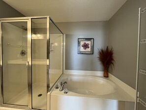Hair dryer, towels, soap, toilet paper - *SALE 2N* June 27-29🌴 July 6 $365N GREAT Ocean View Ariel Dunesll Beach 5 Min.  (Miramar Beach)