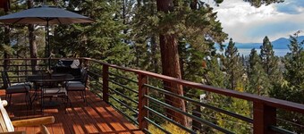 Pioneer - 4BR Lake View, marcher jusqu'à la ville w / a Hot Tub - pour 12 personnes - à partir de 350 $ / nt