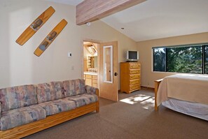 4 habitaciones, tabla de planchar con plancha, wifi y ropa de cama