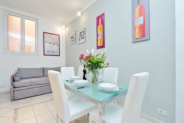 Dining - Rome Colosseum Apartment SAT TV/WI-FI Elegant 3BR/2BATHS in the Ancient Rome (Rome)