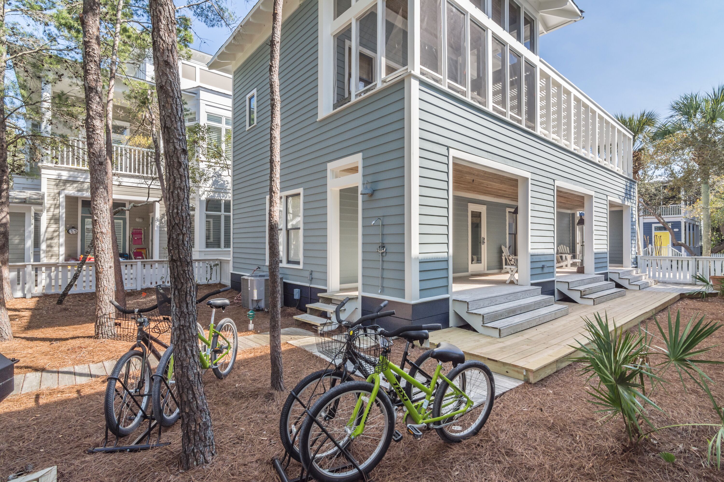 Seaside "Bluebonnet" |3 BR| 4 FULL baths| Sleeps 8 | 2 Kings | 4 Bikes!