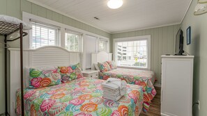7 bedrooms, iron/ironing board, WiFi, bed sheets
