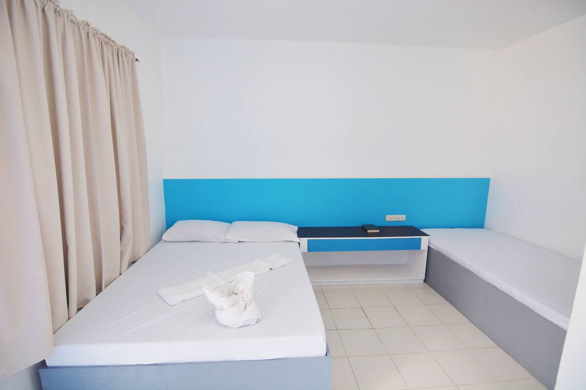 Standard-Doppelzimmer | Bügeleisen/Bügelbrett, Zustellbetten, kostenloses WLAN, Bettwäsche