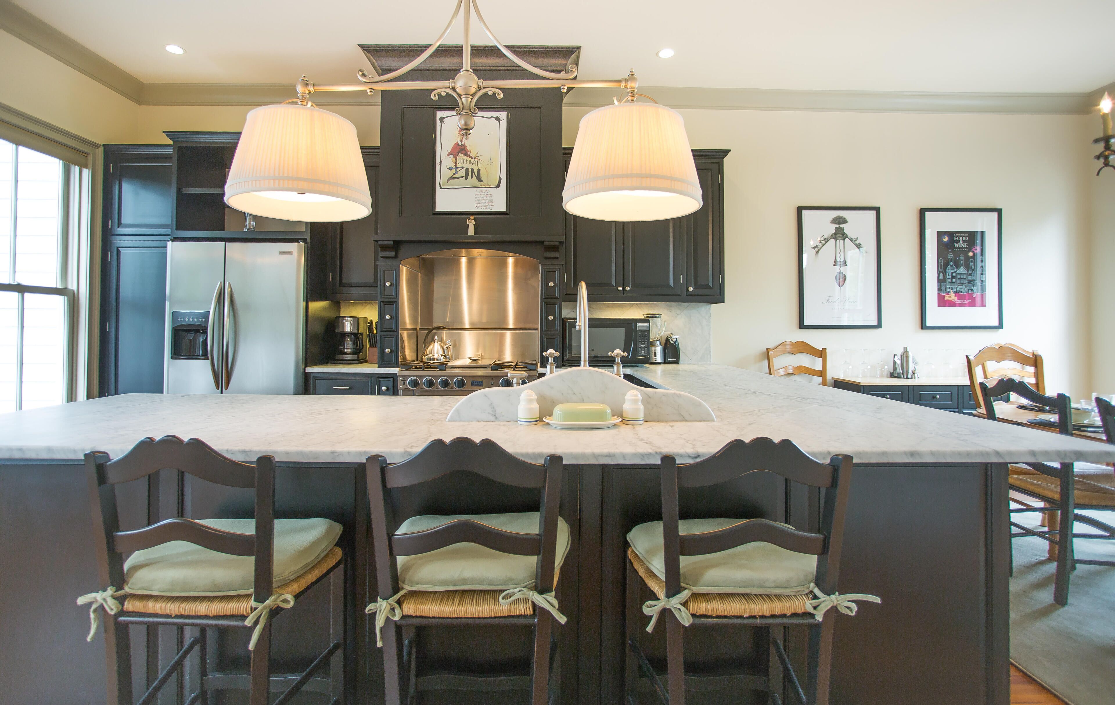 Beautiful Upper Level Home, 1 Block to Forsyth Park by Lucky Savannah