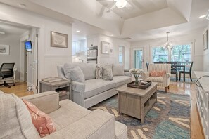 Smart TV, DVD player, printers - Completely Renovated, 5 min walk to beach (Kiawah Island)