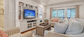 Completely Renovated, 5 min walk to beach