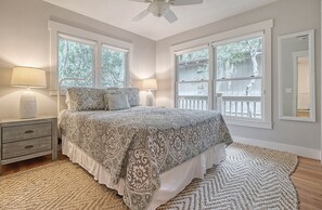 4 bedrooms, desk, iron/ironing board, free WiFi - Completely Renovated, 5 min walk to beach (Kiawah Island)