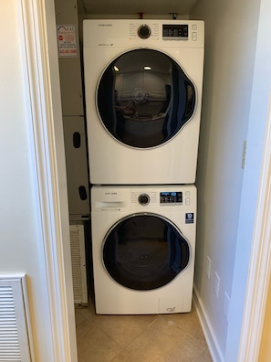 New washer and dryer (May 2021) - 2  BDR Harbour Town Villa on the Calibogue Sound  (Hilton Head Island)