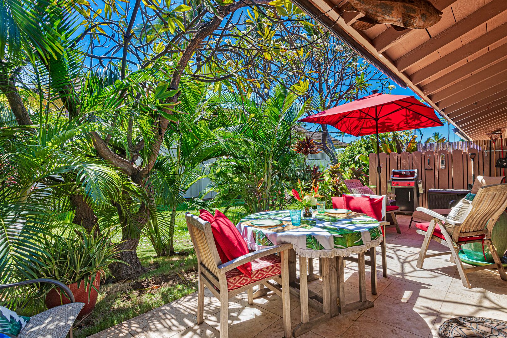 屋外ダイニングエリア