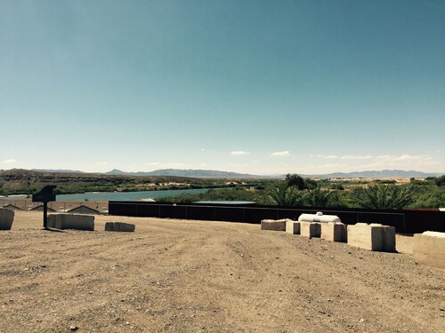 River Get Away W Vedenäkymä, Golden Shores / Topock Az.  Serene, ikuisuuden tunne