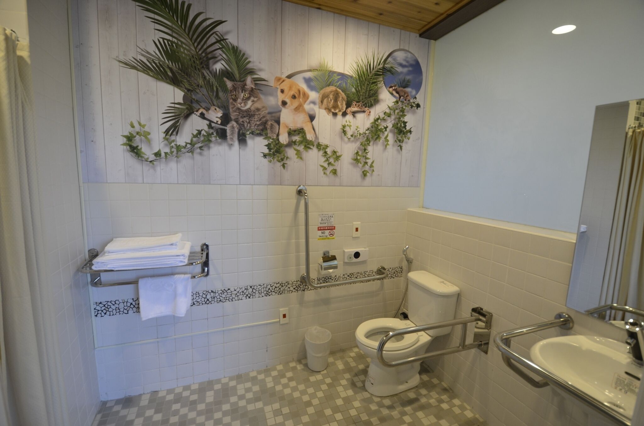 standard twin room | accessible bathroom