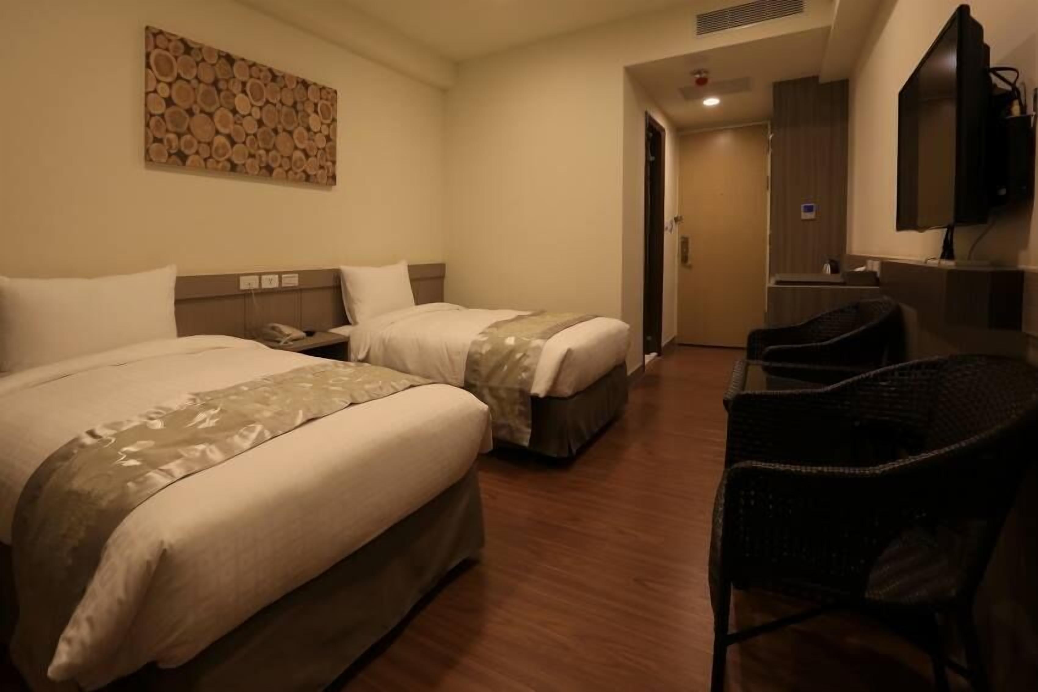 standard twin room | 1 bedroom, premium bedding, in-room safe, desk