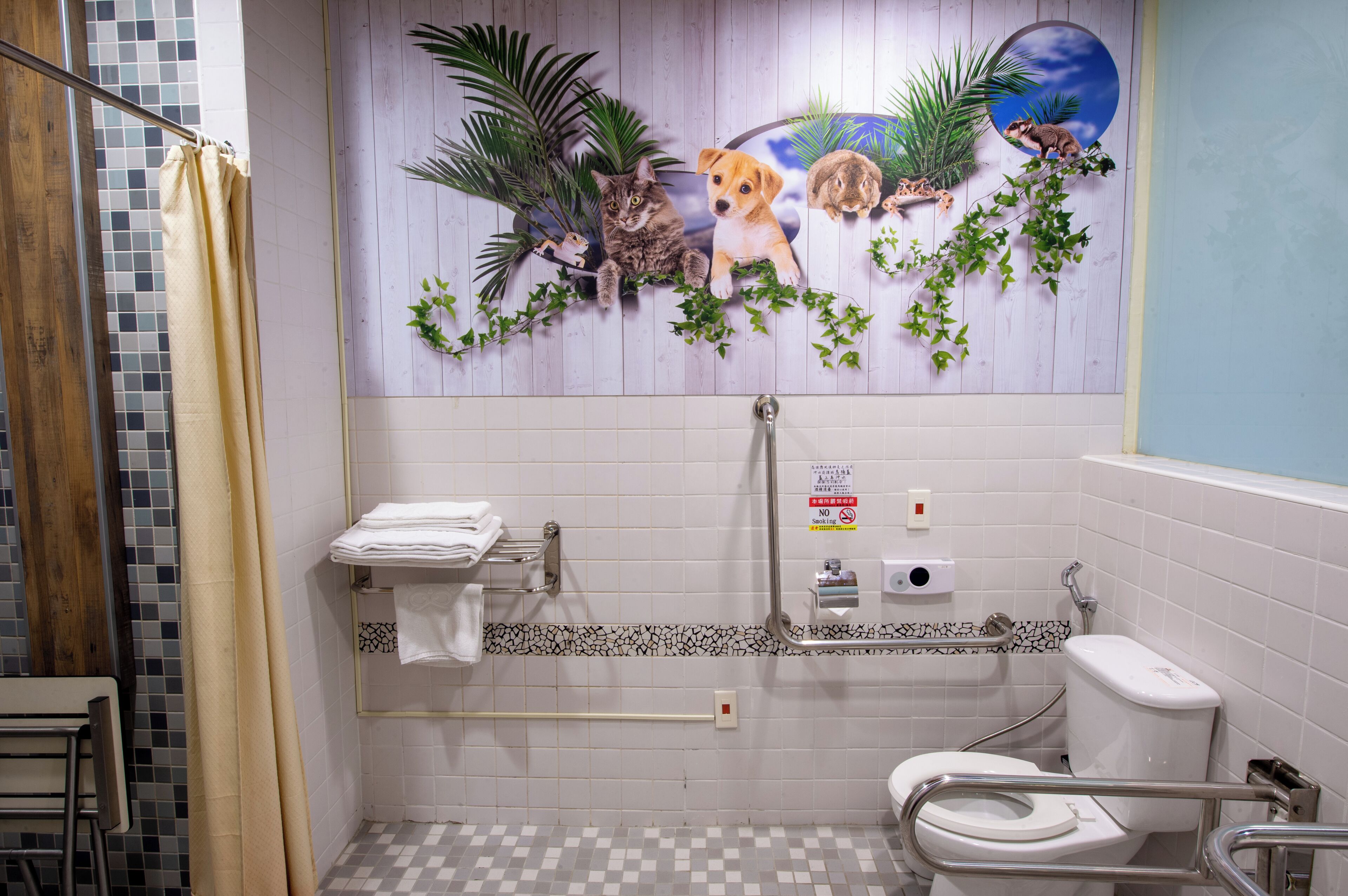 standard twin room | accessible bathroom