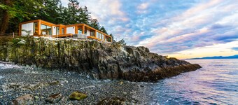 UNIQUE RESIDENTIAL OCEANFRONT PROPERTY ON VANCOUVER ISLAND 
