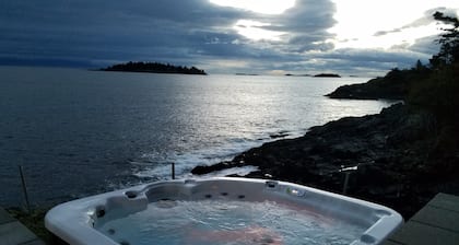 UNIQUE RESIDENTIAL OCEANFRONT PROPERTY ON VANCOUVER ISLAND