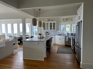 Fridge, microwave, oven, stovetop - Incredible, completely renovated oceanfront villa (Kiawah Island)