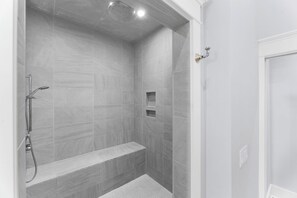 Shower, hair dryer, towels - Incredible, completely renovated oceanfront villa (Kiawah Island)