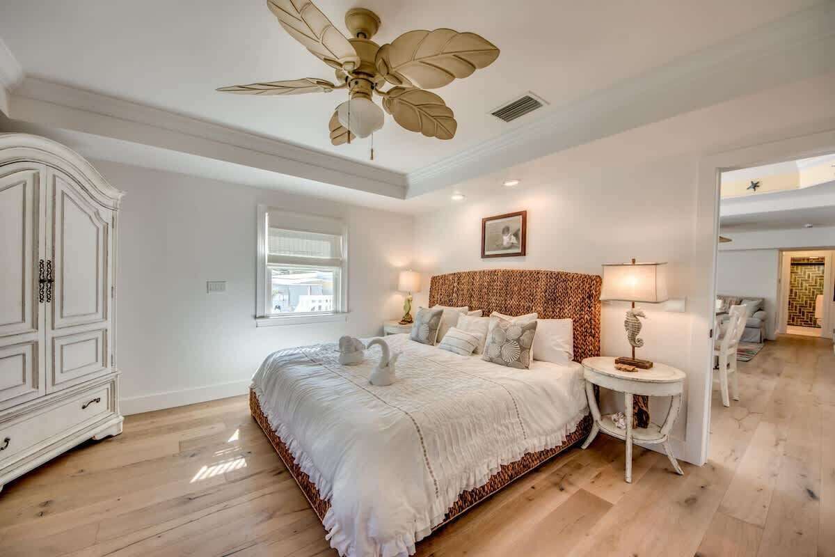 4 bedrooms, iron/ironing board, free WiFi, bed sheets