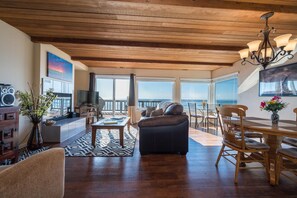 TV, fireplace, video library - Striking, Oceanfront Condo in San Simeon! Beautiful Views, Great Location! (San Simeon)