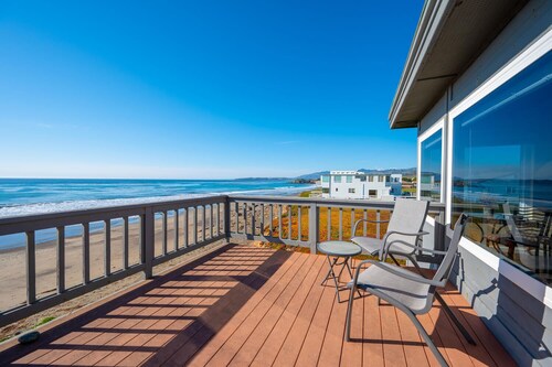 Striking, Oceanfront Condo in San Simeon! Beautiful Views, Great Location!