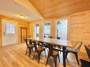 Dining - Beautiful mountain cabin (Sevierville)