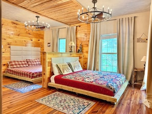 4 bedrooms, in-room safe, iron/ironing board, free WiFi