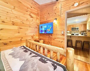 4 bedrooms, in-room safe, iron/ironing board, free WiFi - Beautiful mountain cabin (Sevierville)