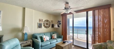 Télévision à écran plat, lecteur de DVD