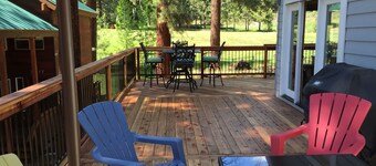 4 Bdrm House Wrap Around Deck on Golf Course Short Walk To Beach