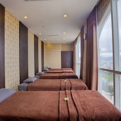 Sauna, hot tub, steam room, body treatments, body scrubs, facials