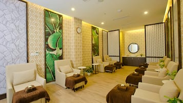 Sauna, hot tub, steam room, body treatments, body scrubs, facials