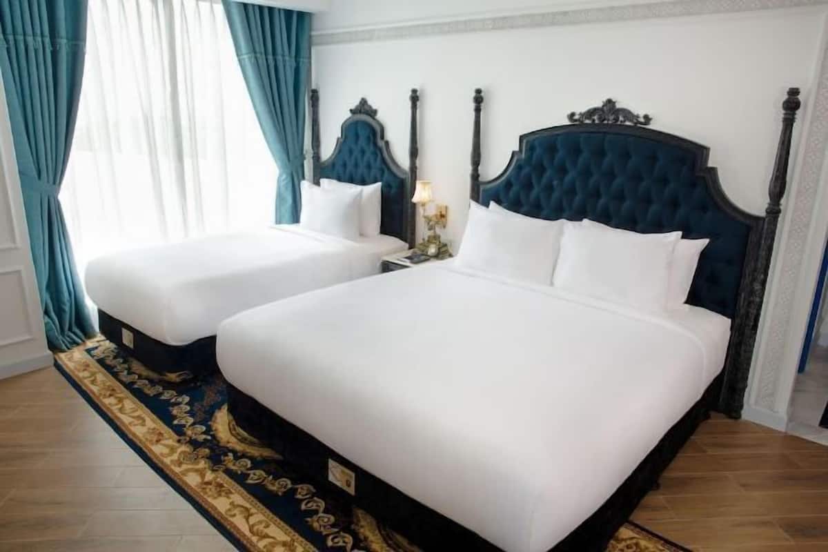1 bedroom, premium bedding, minibar, in-room safe