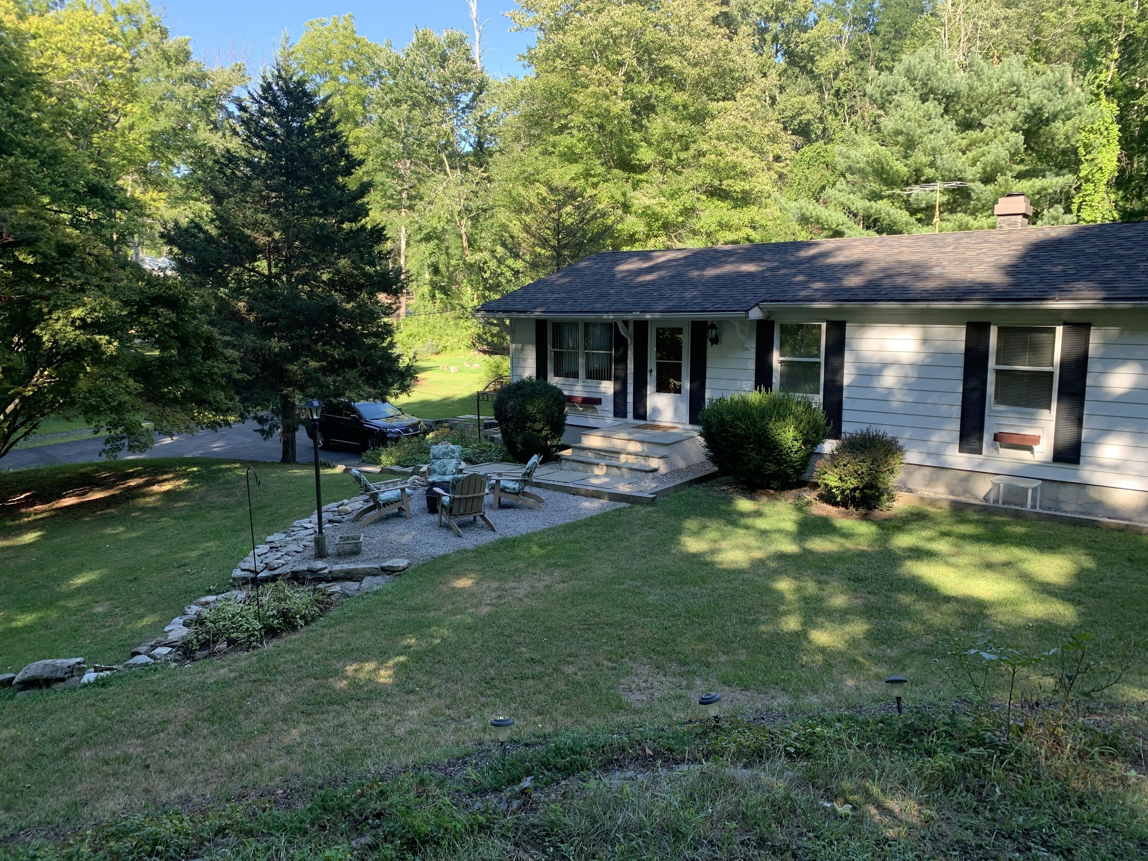 House on Appalachian Trail, walking distance from NYC trains. 3bd/1ba, 3 acres