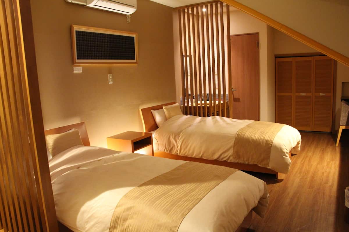 Standard Room, Shared Bathroom for 2 Guests | In-room safe, desk, free WiFi