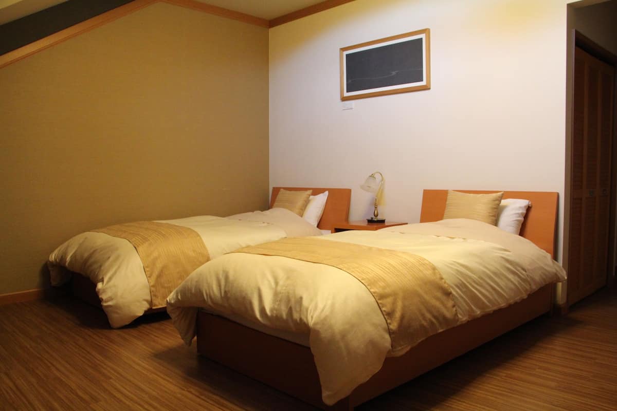 Standard Room for 3 Guests | In-room safe, desk, free WiFi