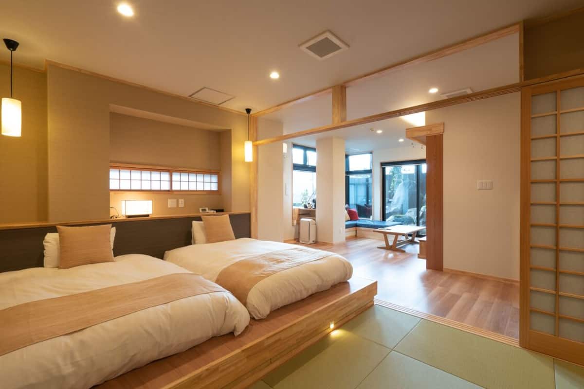 In-room safe, desk, WiFi (free)