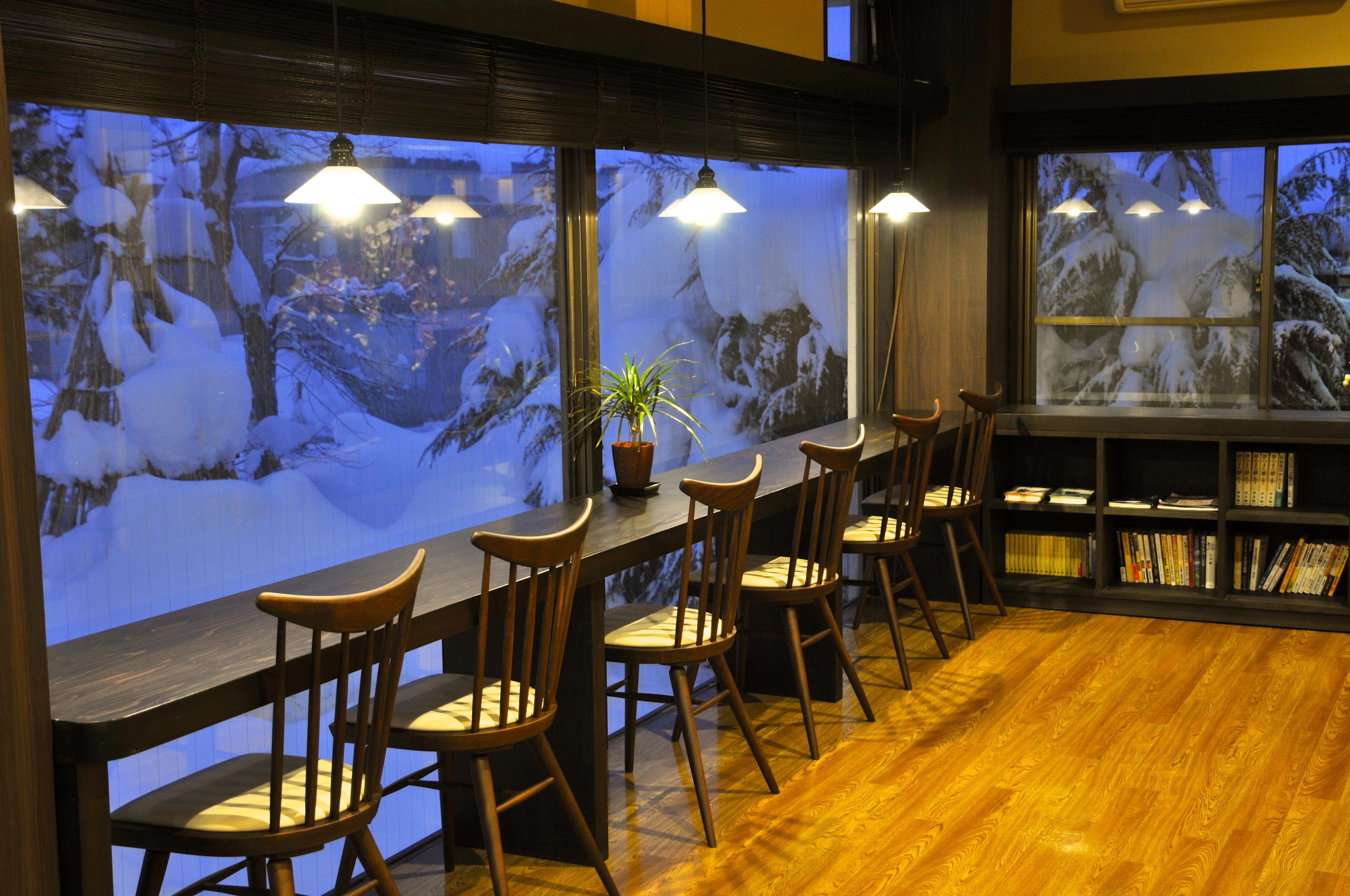 Breakfast and dinner served