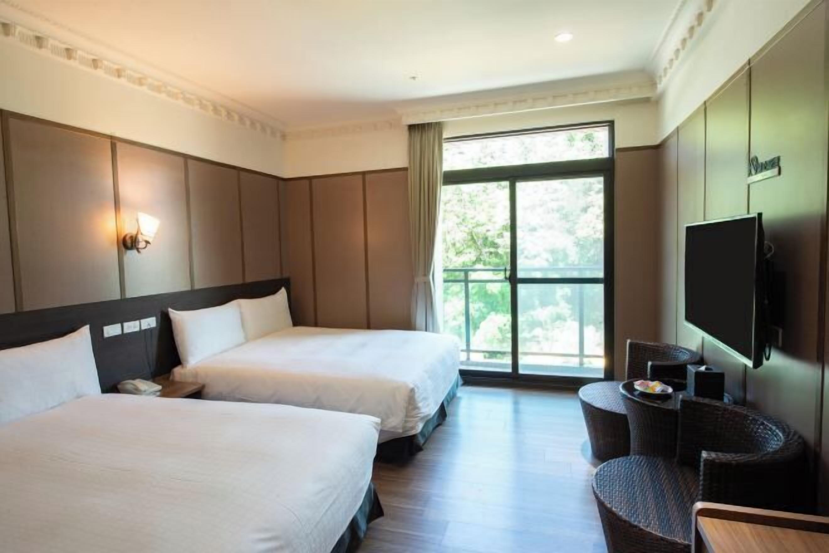 1 多间卧室、高档床上用品、羽绒被、客房内保险箱