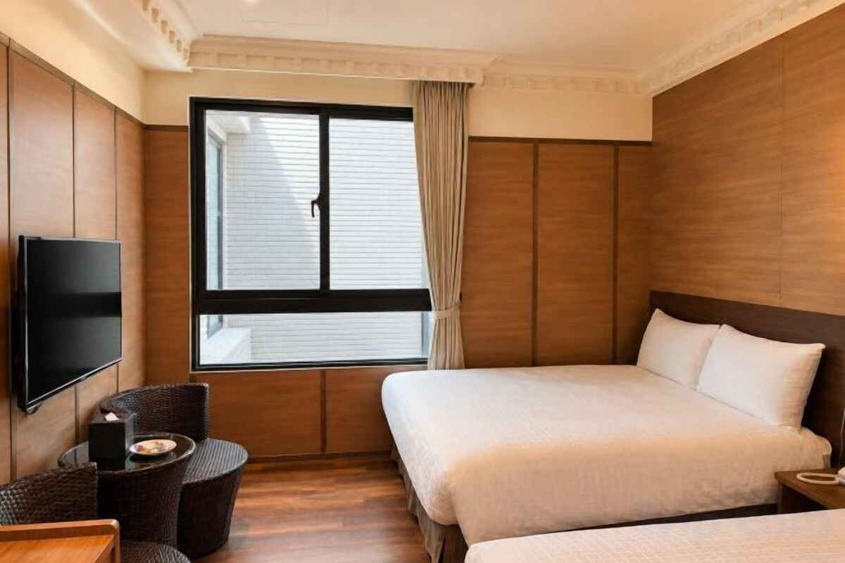 1 bedroom, premium bedding, down comforters, in-room safe