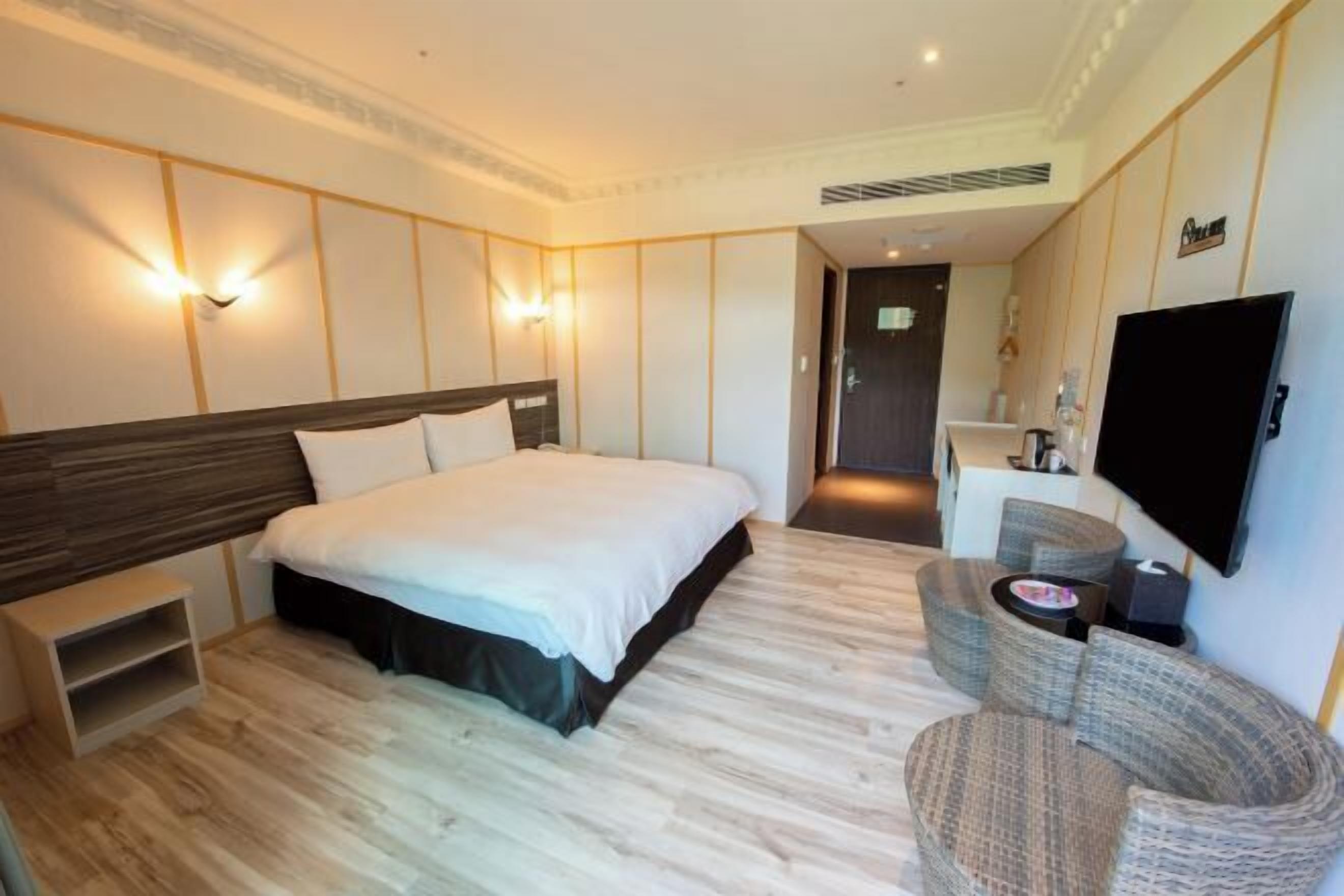 1 多间卧室、高档床上用品、羽绒被、客房内保险箱