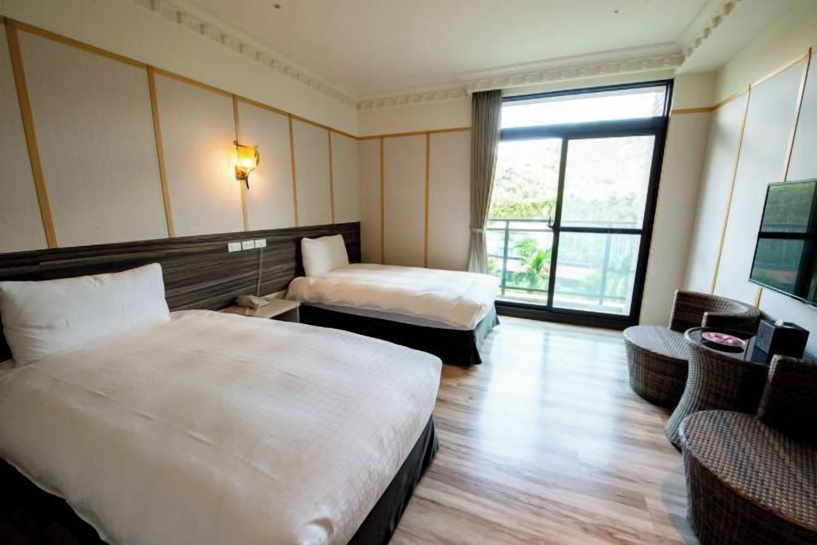 1 多间卧室、高档床上用品、羽绒被、客房内保险箱