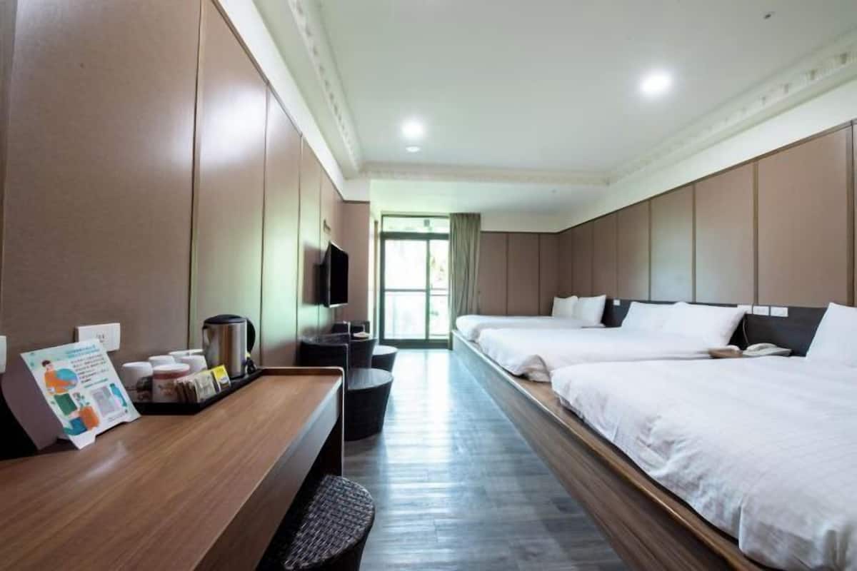 1 sovrum, sängtillbehör av högsta kvalitet och duntäcken