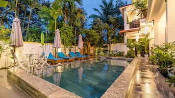 Outdoor pool, sun loungers