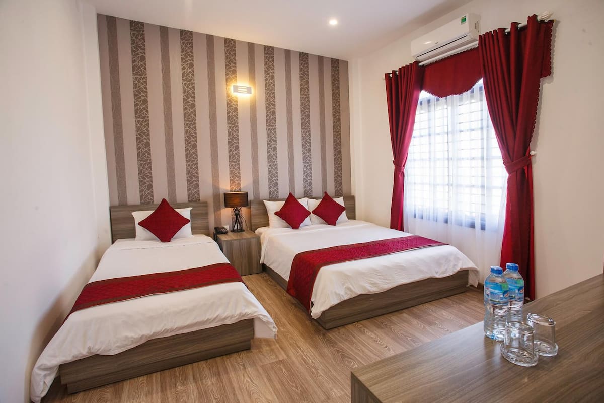 In-room safe, soundproofing, WiFi (free)