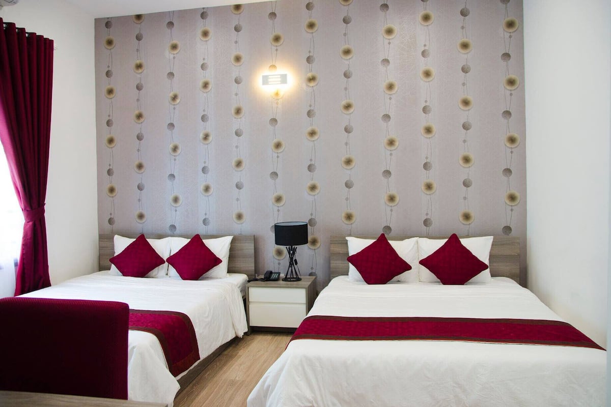 In-room safe, soundproofing, WiFi (free)