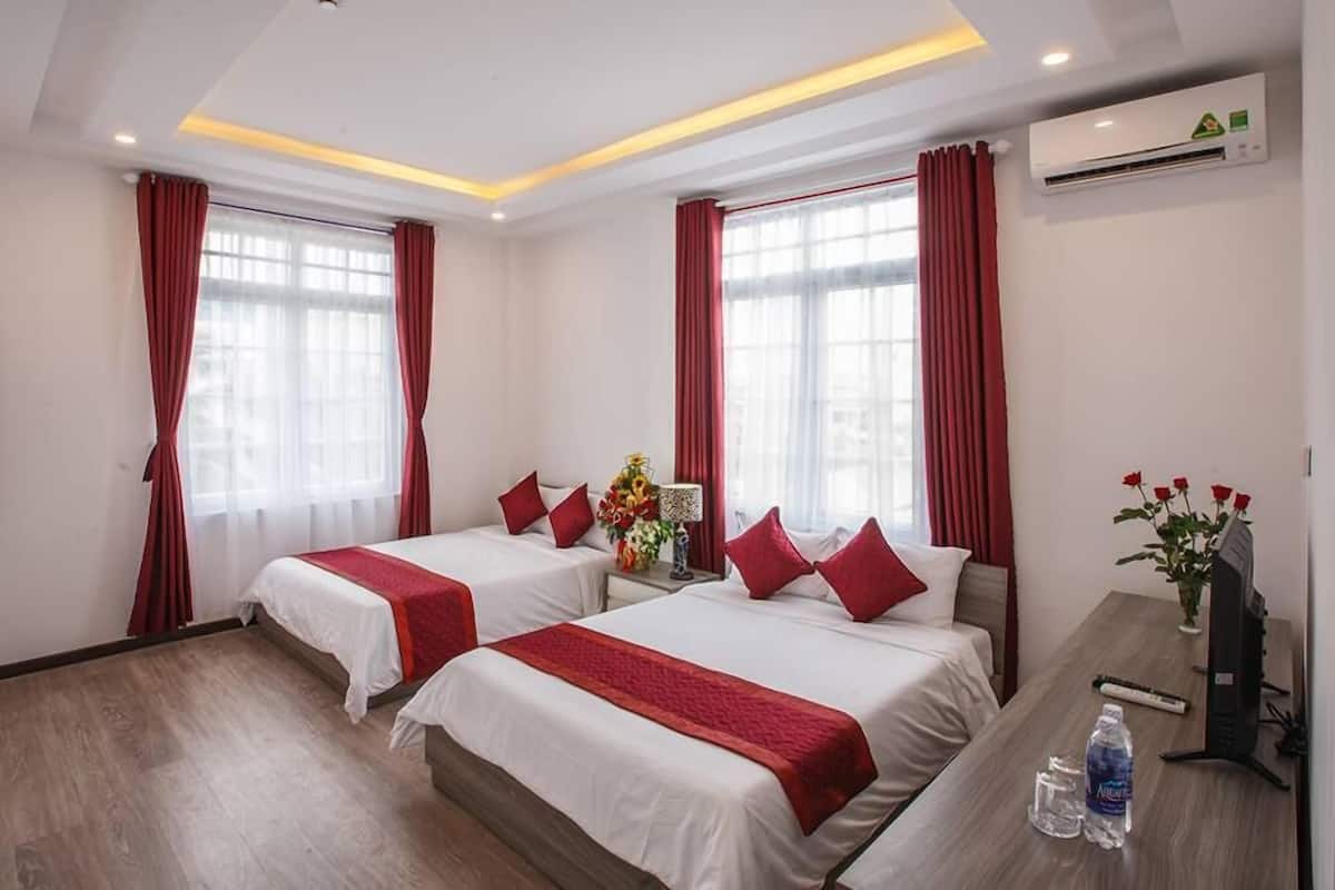 Family Room | In-room safe, soundproofing, WiFi (free)