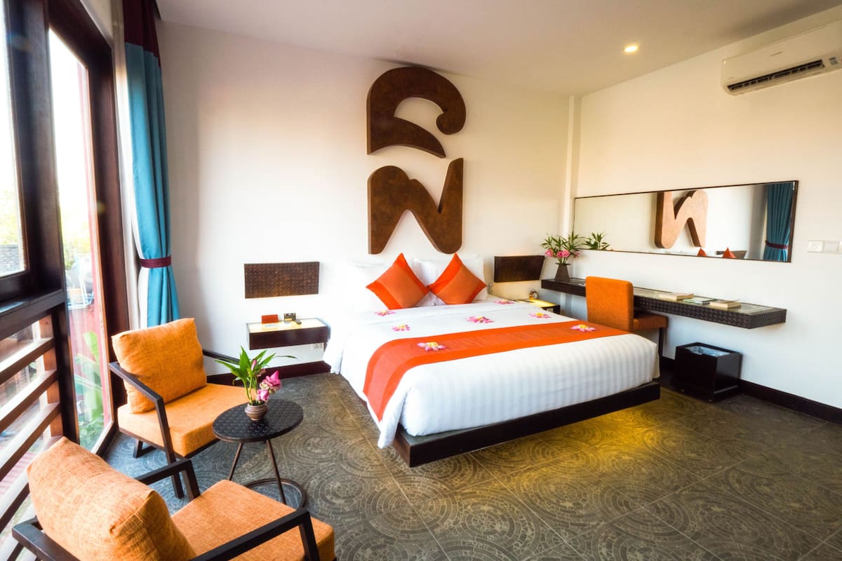 Kamar Double Mewah | Minibar, brankas, didekorasi berbeda-beda, dan meja kerja