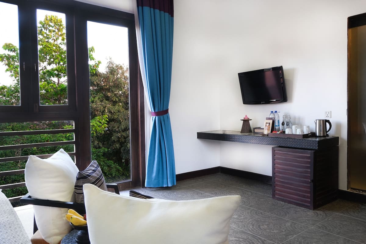 Minibar, in-room safe, individually decorated, desk