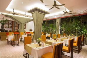 Breakfast, lunch and dinner served - Golden Temple Villa (Siem Reap)