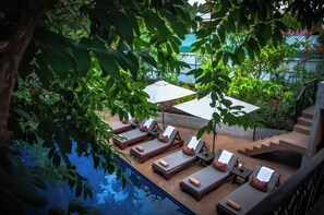 Outdoor pool, open 6:00 AM to 7:00 PM, pool umbrellas, sun loungers - Golden Temple Villa (Siem Reap)